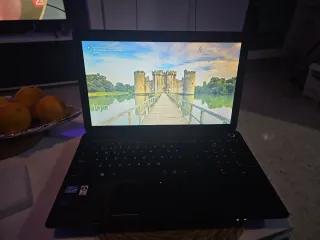 Portátil Toshiba Satellite Pro i3