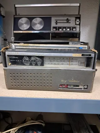 Radios Vintage Plata y Negro