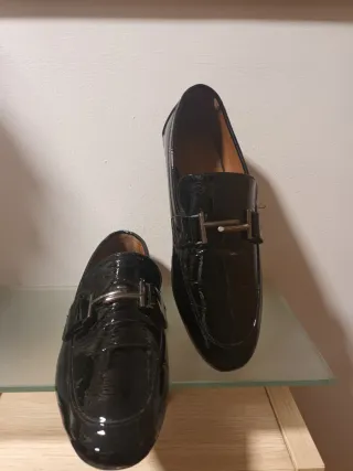 Mocasines negros charol hebilla T.38