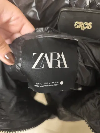 Chaleco acolchado Zara negro con capucha