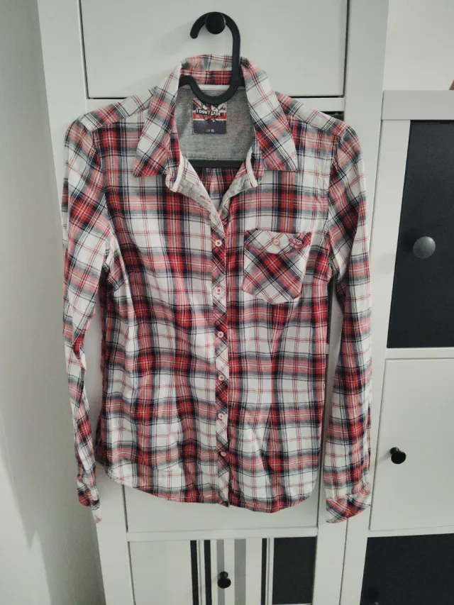 Camisa de cuadros roja y blanca