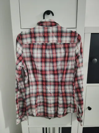 Camisa de cuadros roja y blanca