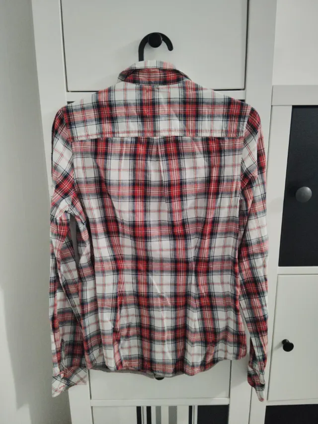 Camisa de cuadros roja y blanca