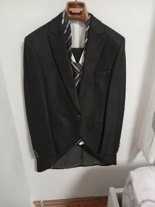 Traje de novio negro