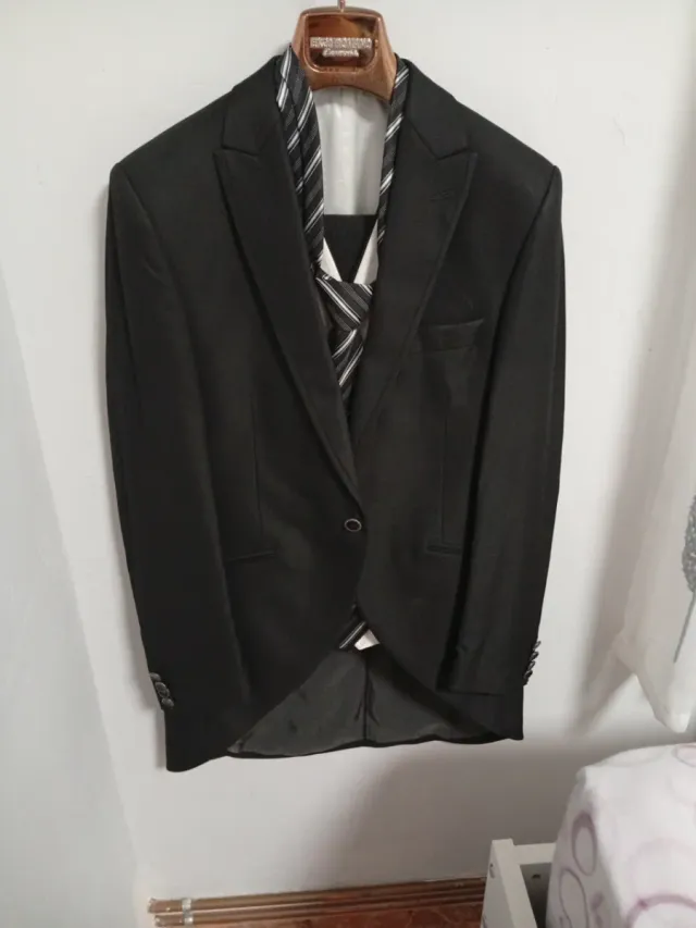 Traje de novio negro