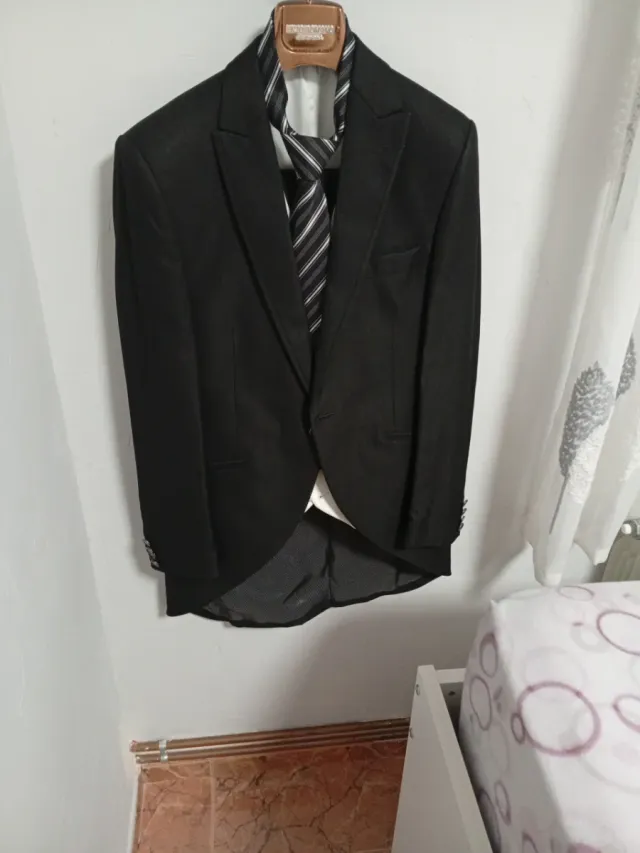 Traje de novio negro