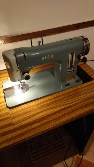 Máquina de coser Alfa