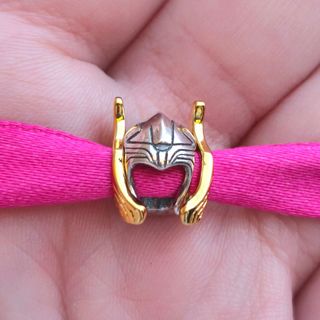 CHARM THOR CASCO DORADO MARVEL