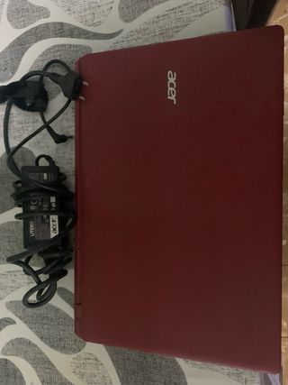 Ordenador Acer Rojo