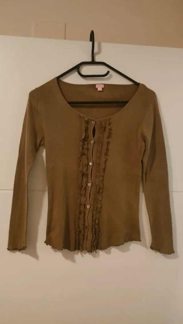 Rebeca verde oliva con volantes