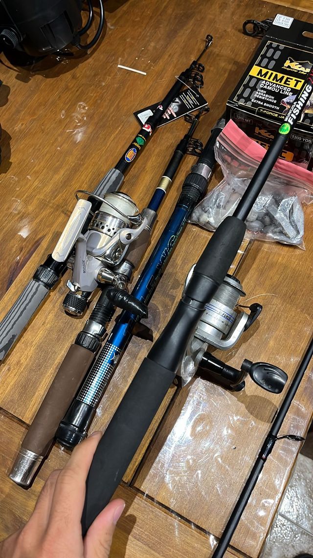 Conjunto pesca: cañas, carretes, hilo y plomo