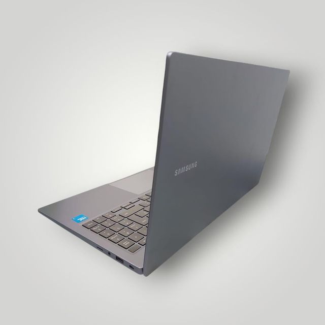 PORTATILE SAMSUNG GALAXY BOOK 4 NP754XGK 15.6" I5-120U 16GB/512GB WIN 11 PRO NUOVO