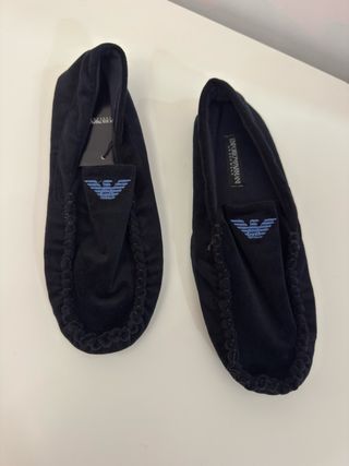 zapatillas de casa armani negras logo azul