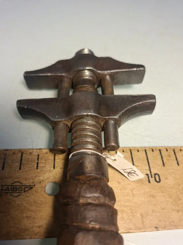 Llave articulada antigua