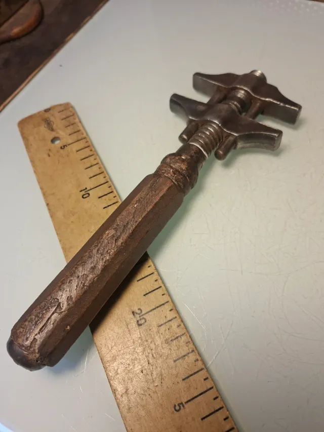 Llave articulada antigua