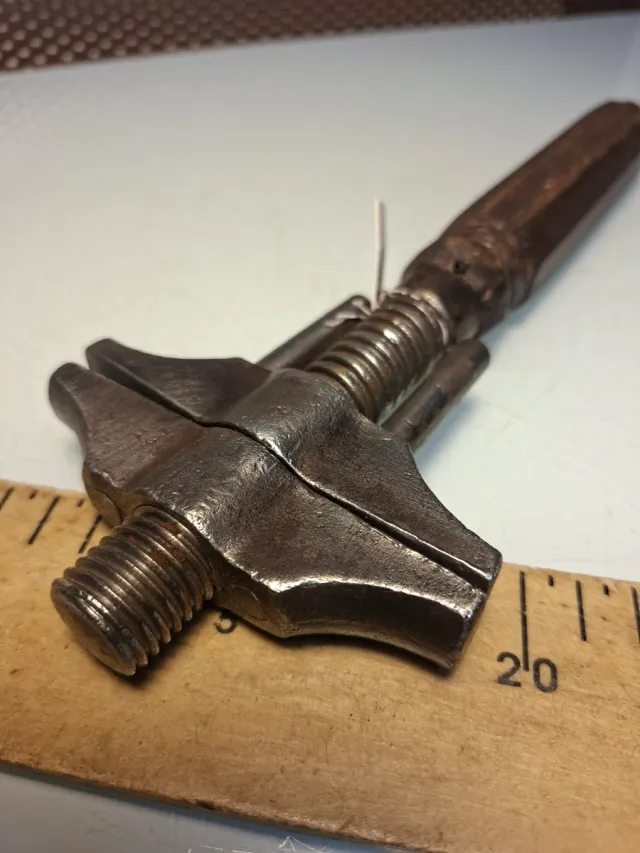 Llave articulada antigua