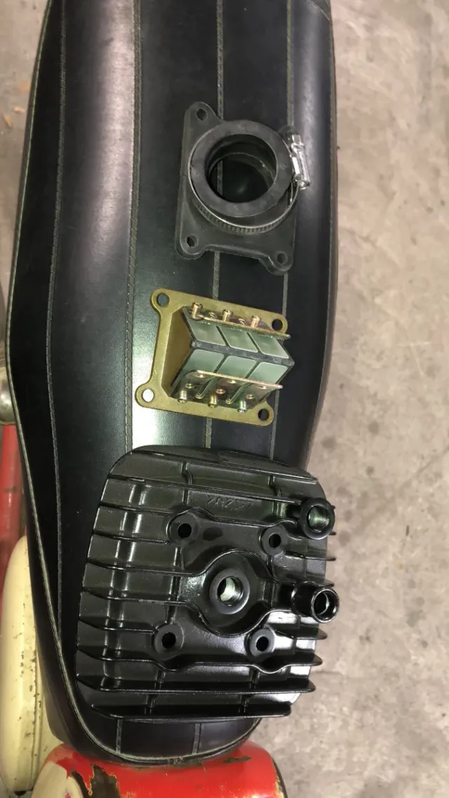 Lote MR6: Cilindro, Caja de Láminas y Carburador