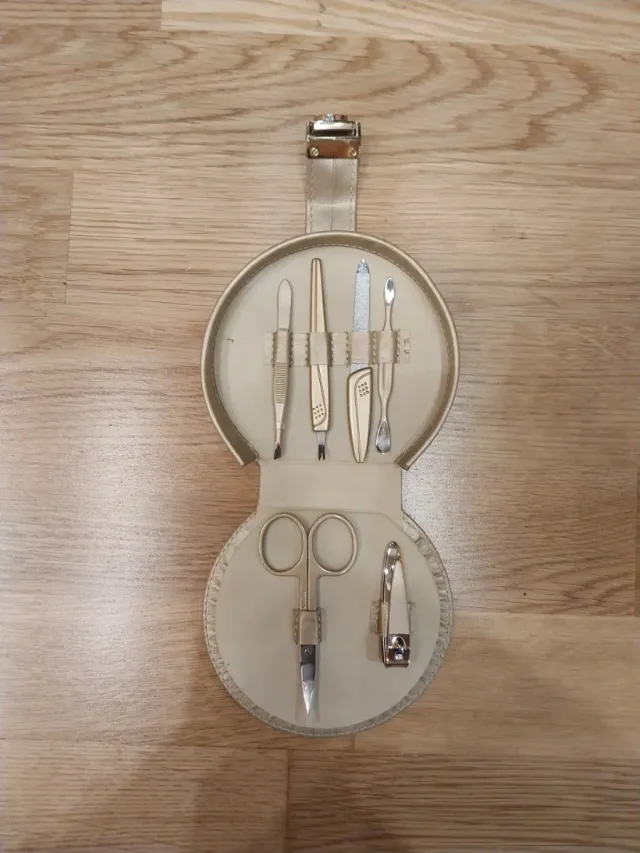 Estuche de manicura completo