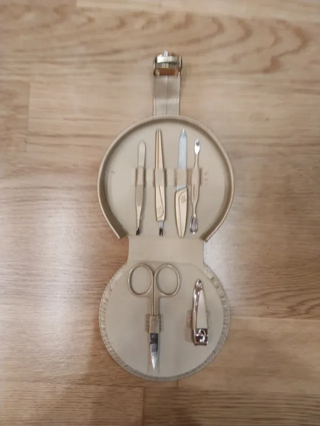 Estuche de manicura completo