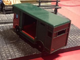 Camión Transporte Caballos Leyland 1/87 de LESNEY.