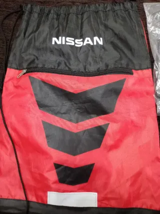 Mochila y 2 gorros Nissan Champions League