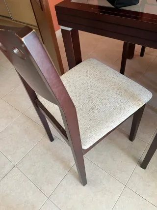 Mesa de comedor con 4 sillas