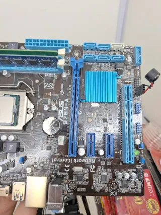 PLACA BASE DE ORDENADOR