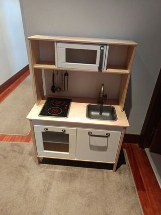 Cocinita de madera IKEA para niños