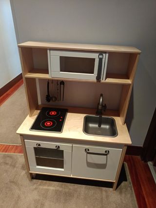 Cocinita de madera IKEA para niños