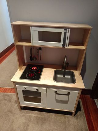 Cocinita de madera IKEA para niños
