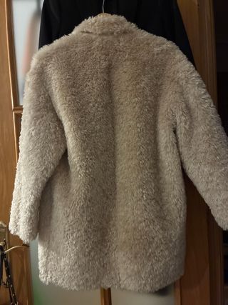 Abrigo pelo Bimba y Lola beige