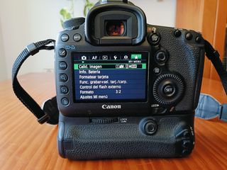 Canon 5D Mark III + Grip BG-E11 + Sigma 24-105mm