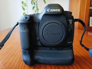 Canon 5D Mark III + Grip BG-E11 + Sigma 24-105mm
