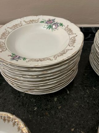 Vajilla antigua de porcelana