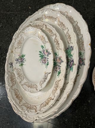 Vajilla antigua de porcelana