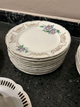 Vajilla antigua de porcelana