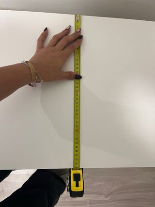 Escritorio blanco con almacenaje