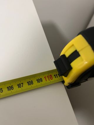 Escritorio blanco con almacenaje