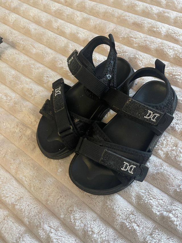 Sandalias negras con pedrería talla 31