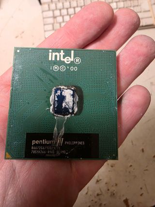 CPU Intel Pentium III 866MHz