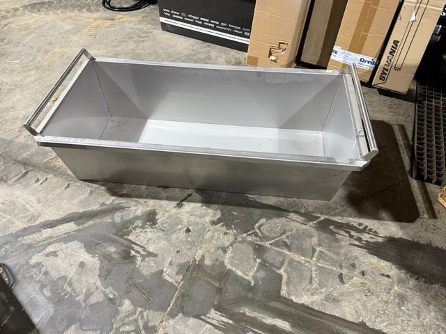 Bandeja metálica vacía