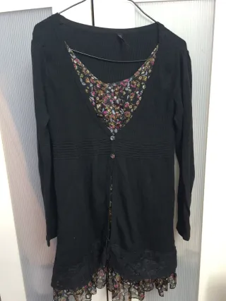 Cárdigan con blusa floral integrada