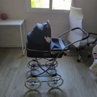 Carrito de bebé de juguete