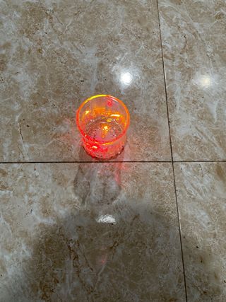 Vaso de plástico con luces