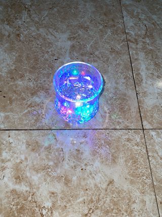 Vaso de plástico con luces