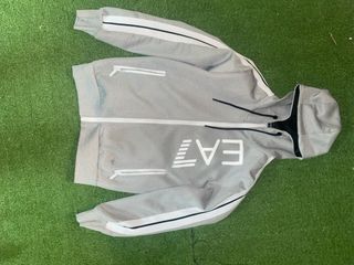 Conjunto chándal EA7 gris y blanco