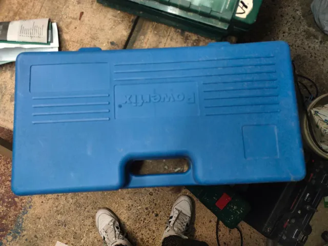 Nivel láser y trípode