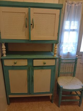 Mueble de cocina antiguo madera, se regala silla