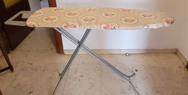 Tabla de planchar con estampado floral