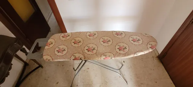 Tabla de planchar con estampado floral